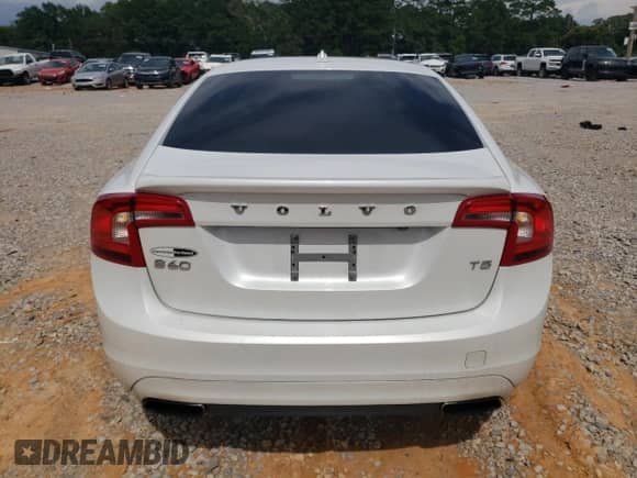 2015 Volvo S60 T5 Drive-E Platinum с VIN YV140MFM0F2355504, выставлен на аукционе Copart как лот 60310125 с пробегом 93 375 миль миль и Списание • Salvage title. История ставок и продаж доступна на DreamBid. Изображение 6.