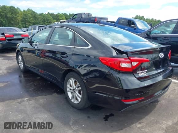 2017 Hyundai Sonata SE z VIN 5NPE24AF8HH566304, wystawiony jako IAAI lot #43064721 z przebiegiem 116 974 mil mil oraz . Historia ofert i sprzedaży dostępna na DreamBid. Obrazek 3.