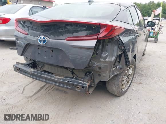 2018 Toyota Prius Plus z VIN JTDKARFP7J3083814, wystawiony jako IAAI lot #42511795 z przebiegiem 138 255 mil mil oraz . Historia ofert i sprzedaży dostępna na DreamBid. Obrazek 6.