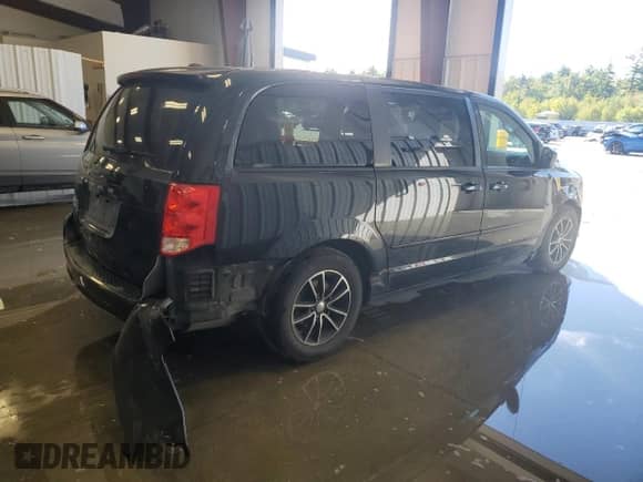 2016 Dodge Grand Caravan SE Plus with VIN 2C4RDGBG7GR359733, listed as a Copart auction lot 71696415 with 147,038 mi miles and Clean title. Bid and sale history available at DreamBid. Image 3.