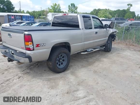 2004 GMC Sierra 1500 SLE with VIN 1GTEK19TX4E284023, listed as a IAAI auction lot 42459965 with Not provided miles and . Bid and sale history available at DreamBid. Image 4.