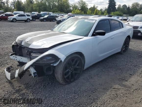2020 Dodge Charger SXT z VIN 2C3CDXBG4LH111840, wystawiony jako Copart lot #71540355 z przebiegiem 40 927 mil mil oraz Szkoda całkowita • Salvage title. Historia ofert i sprzedaży dostępna na DreamBid. Obrazek 1.