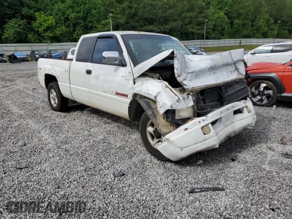 1997 Dodge 1500 z VIN 1B7HC13Z8VJ553345, wystawiony jako Copart lot #56321445 z przebiegiem 421 549 mil mil oraz Szkoda całkowita • Salvage title. Historia ofert i sprzedaży dostępna na DreamBid. Obrazek 4.