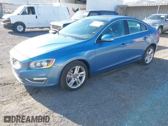 2014 Volvo S60 T5 z VIN YV1612FH0E2286440, wystawiony jako IAAI lot #43199618 z przebiegiem 133 576 mil mil oraz . Historia ofert i sprzedaży dostępna na DreamBid. Obrazek 2.