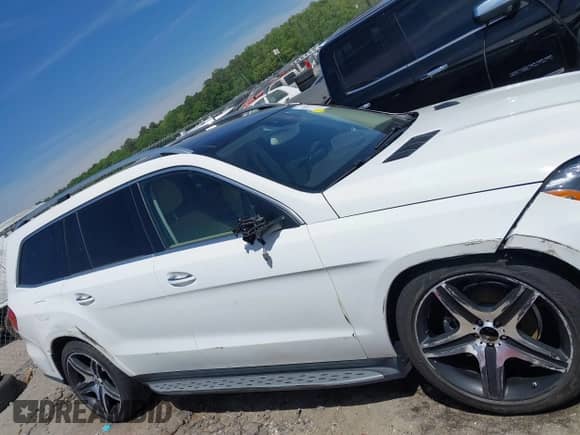 2019 Mercedes-Benz GLS 450 z VIN 4JGDF6EE8KB221629, wystawiony jako IAAI lot #42067651 z przebiegiem 66 560 mil mil oraz . Historia ofert i sprzedaży dostępna na DreamBid. Obrazek 13.