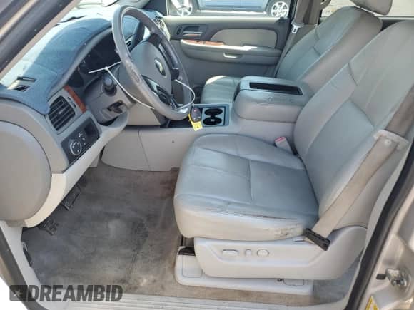 2009 Chevrolet Avalanche 2LT z VIN 3GNEC22049G232882, wystawiony jako Copart lot #80172875 z przebiegiem 135 190 mil mil oraz Czysty tytuł • Clean title. Historia ofert i sprzedaży dostępna na DreamBid. Obrazek 7.