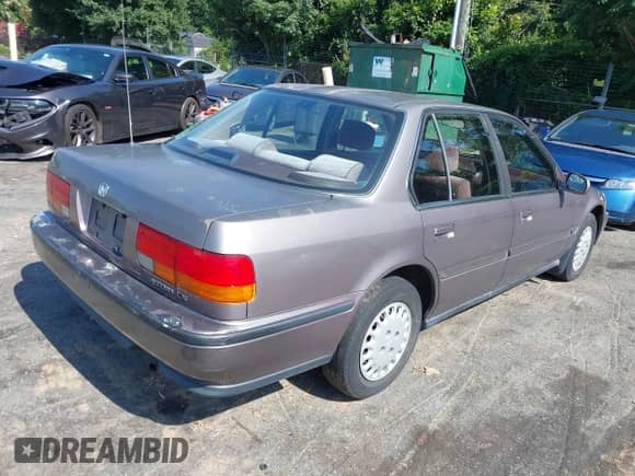 1993 Honda Accord z VIN 1HGCB7658PA175217, wystawiony jako IAAI lot #42737475 z przebiegiem 151 391 mil mil oraz . Historia ofert i sprzedaży dostępna na DreamBid. Obrazek 4.