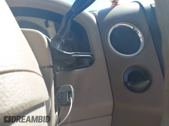 2006 Ford F-150 STX с VIN 1FTRX12W26NB07993, выставлен на аукционе IAAI как лот 43423148 с пробегом 273 605 миль миль и . История ставок и продаж доступна на DreamBid. Изображение 11.