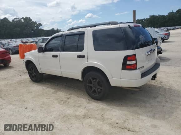 2010 Ford Explorer XLT z VIN 1FMEU6DE4AUA10863, wystawiony jako Copart lot #81406715 z przebiegiem 104 068 mil mil oraz Szkoda całkowita • Salvage title. Historia ofert i sprzedaży dostępna na DreamBid. Obrazek 2.