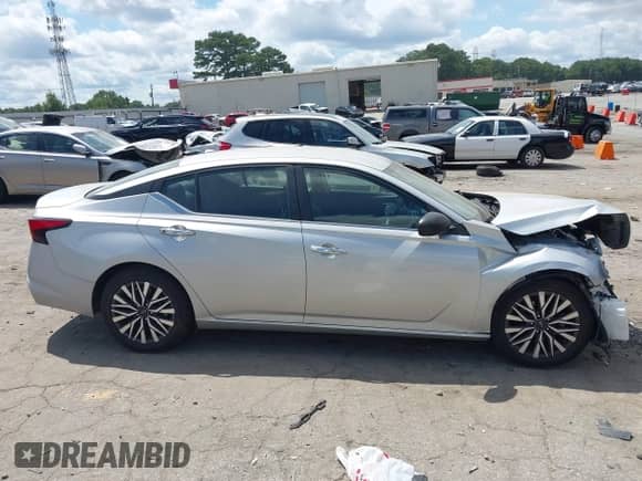 2024 Nissan Altima SV z VIN 1N4BL4DV8RN302638, wystawiony jako IAAI lot #42981222 z przebiegiem 42 891 mil mil oraz . Historia ofert i sprzedaży dostępna na DreamBid. Obrazek 13.