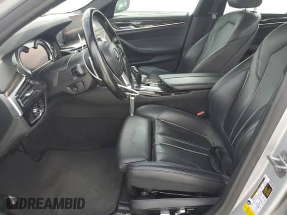 2019 BMW 5 Series 530i z VIN WBAJA5C51KBX46841, wystawiony jako Copart lot #86274985 z przebiegiem 87 490 mil mil oraz Czysty tytuł • Clean title. Historia ofert i sprzedaży dostępna na DreamBid. Obrazek 7.