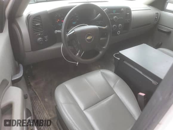 2013 Chevrolet Silverado 1500 Work Truck z VIN 1GCNCPEX6DZ900432, wystawiony jako Copart lot #55576785 z przebiegiem 126 334 mil mil oraz Czysty tytuł • Clean title. Historia ofert i sprzedaży dostępna na DreamBid. Obrazek 8.