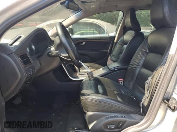 2011 Volvo XC70 3.2L with VIN YV4940BZ2B1115040, listed as a Copart auction lot 68113555 with 203,036 mi miles and Salvage title. Bid and sale history available at DreamBid. Image 7.