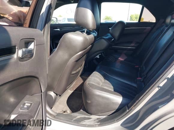 2019 Chrysler 300 S с VIN 2C3CCABG7KH515102, выставлен на аукционе IAAI как лот 43288095 с пробегом 97 099 миль миль и . История ставок и продаж доступна на DreamBid. Изображение 8.