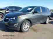 2021 Chevrolet Equinox LS z VIN 2GNAXHEV1M6136760, wystawiony jako IAAI lot #43276426 z przebiegiem 74 766 mil mil oraz . Historia ofert i sprzedaży dostępna na DreamBid. Obrazek 2.