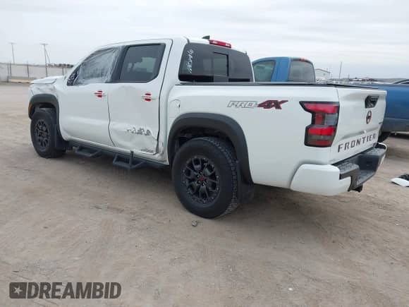 2023 Nissan Frontier SV z VIN 1N6ED1EK9PN615067, wystawiony jako IAAI lot #41554561 z przebiegiem 23 529 mil mil oraz . Historia ofert i sprzedaży dostępna na DreamBid. Obrazek 3.