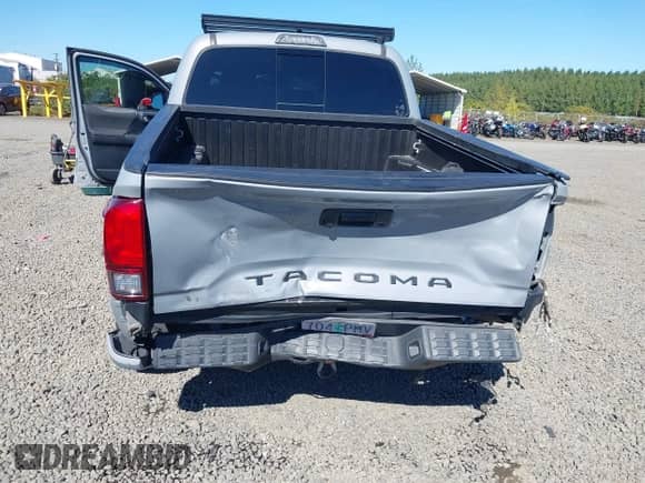 2019 Toyota Tacoma SR z VIN 5TFCZ5AN8KX193437, wystawiony jako IAAI lot #43278180 z przebiegiem 70 048 mil mil oraz . Historia ofert i sprzedaży dostępna na DreamBid. Obrazek 6.