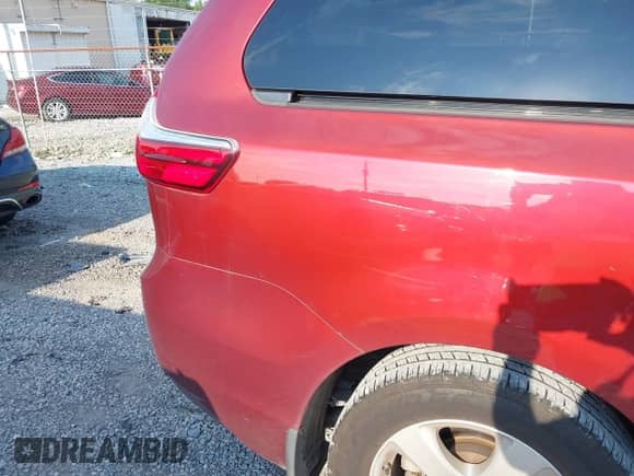 2018 Toyota Sienna LE Auto Access Seat with VIN 5TDKZ3DC8JS941358, listed as a IAAI auction lot 43003714 with 127,785 mi miles and . Bid and sale history available at DreamBid. Image 14.