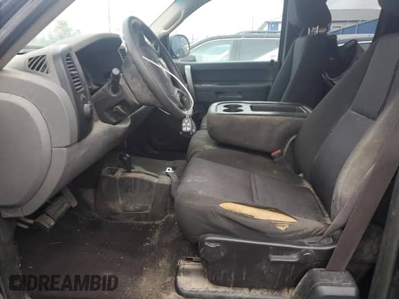 2010 Chevrolet Silverado 1500 LS with VIN 1GCSKREA6AZ126109, listed as a Copart auction lot 82189835 with 269,609 mi miles and Clean title. Bid and sale history available at DreamBid. Image 7.