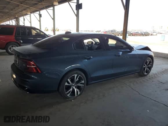 2024 Volvo S60 Plus Dark Theme z VIN 7JRL12FL8RG299301, wystawiony jako Copart lot #67400825 z przebiegiem Nie podano mil oraz Szkoda całkowita • Salvage title. Historia ofert i sprzedaży dostępna na DreamBid. Obrazek 3.