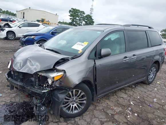 2018 Toyota Sienna XLE Auto Access Seat with VIN 5TDYZ3DC1JS958383, listed as a IAAI auction lot 42929562 with 78,934 mi miles and . Bid and sale history available at DreamBid. Image 2.