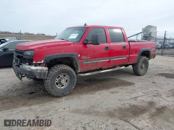 2007 Chevrolet Silverado 2500HD LT3 z VIN 1GCHK23D17F140783, wystawiony jako IAAI lot #41542200 z przebiegiem 289 267 mil mil oraz . Historia ofert i sprzedaży dostępna na DreamBid. Obrazek 2.
