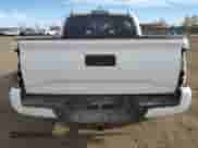 2016 Toyota Tacoma SR z VIN 5TFCZ5AN0GX014136, wystawiony jako Copart lot #85881705 z przebiegiem 166 042 mil mil oraz Czysty tytuł • Clean title. Historia ofert i sprzedaży dostępna na DreamBid. Obrazek 6.