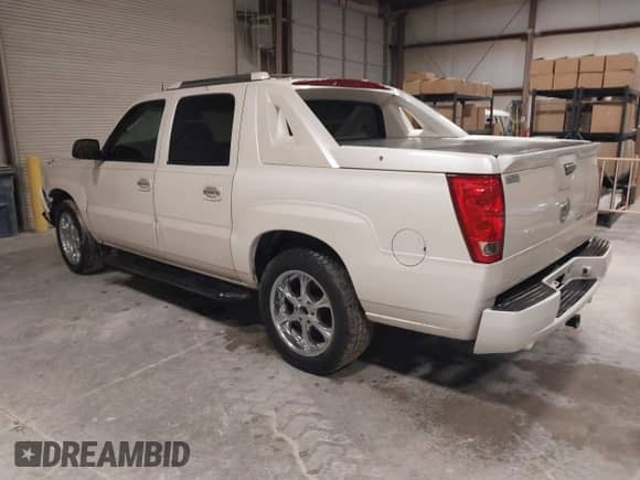 2005 Cadillac Escalade EXT z VIN 3GYEK62N65G222485, wystawiony jako IAAI lot #41409741 z przebiegiem 228 916 mil mil oraz . Historia ofert i sprzedaży dostępna na DreamBid. Obrazek 3.