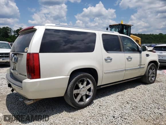 2010 Cadillac Escalade ESV Premium with VIN 1GYUKJEF5AR218683, listed as a Copart auction lot 55533974 with 245,499 mi miles and Salvage title. Bid and sale history available at DreamBid. Image 3.