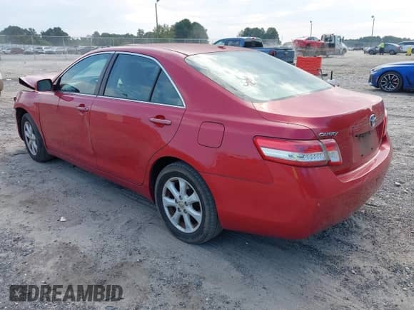 2011 Toyota Camry LE z VIN 4T4BF3EKXBR208662, wystawiony jako IAAI lot #43235658 z przebiegiem 197 240 mil mil oraz . Historia ofert i sprzedaży dostępna na DreamBid. Obrazek 3.