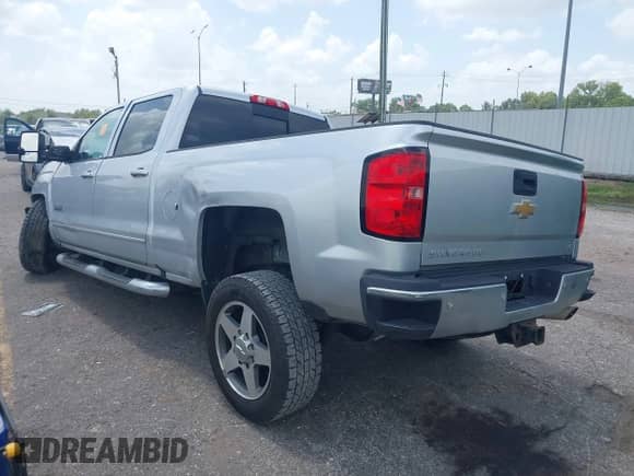 2016 Chevrolet Silverado 2500HD LT z VIN 1GC1CVEG3GF287128, wystawiony jako IAAI lot #42543511 z przebiegiem Nie podano mil oraz . Historia ofert i sprzedaży dostępna na DreamBid. Obrazek 3.