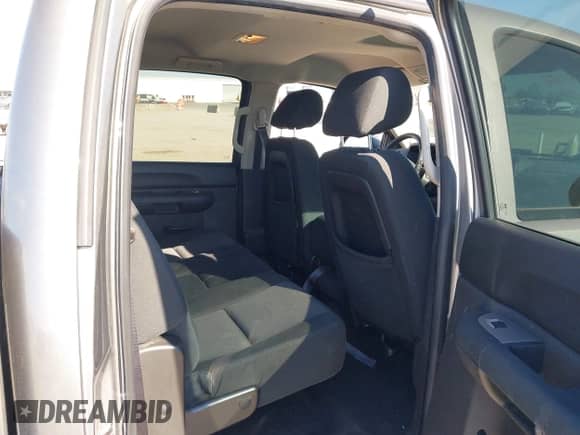 2012 Chevrolet Silverado 1500 LS z VIN 3GCPCREA2CG304751, wystawiony jako IAAI lot #43454086 z przebiegiem 201 223 mil mil oraz . Historia ofert i sprzedaży dostępna na DreamBid. Obrazek 8.