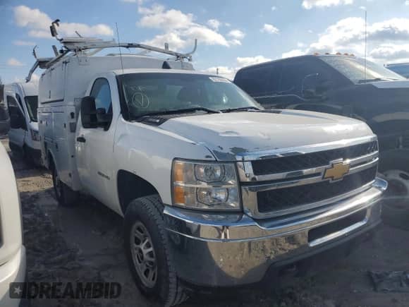 2012 Chevrolet Silverado 2500HD Work Truck z VIN 1GB0CVCG9CF205299, wystawiony jako Copart lot #86161354 z przebiegiem 222 569 mil mil oraz Czysty tytuł • Clean title. Historia ofert i sprzedaży dostępna na DreamBid. Obrazek 4.