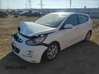 2013 Hyundai Accent SE with VIN KMHCU5AE1DU076913, listed as a Copart auction lot 84831475 with 111,520 mi miles and Salvage title. Bid and sale history available at DreamBid. Image 1.
