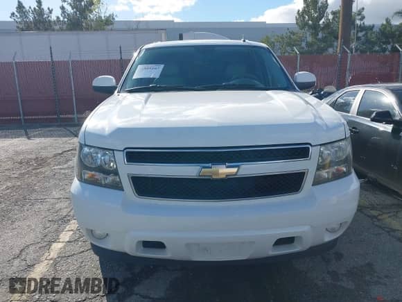 2010 Chevrolet Suburban LT z VIN 1GNUCJE05AR210539, wystawiony jako IAAI lot #41805107 z przebiegiem 166 305 mil mil oraz . Historia ofert i sprzedaży dostępna na DreamBid. Obrazek 12.