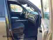 2022 Ram 1500 Big Horn z VIN 1C6RRFFG8NN297170, wystawiony jako IAAI lot #43198362 z przebiegiem 83 942 mil mil oraz . Historia ofert i sprzedaży dostępna na DreamBid. Obrazek 5.