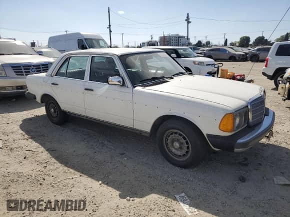 1985 Mercedes-Benz 300 с VIN WDBAB33C5FA264693, выставлен на аукционе Copart как лот 47318655 с пробегом 241 531 миль миль и Чистый • Clean title. История ставок и продаж доступна на DreamBid. Изображение 4.