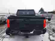 2024 Toyota Tacoma SR5 z VIN 3TMKB5FN3RM004833, wystawiony jako IAAI lot #41580572 z przebiegiem 7 039 mil mil oraz . Historia ofert i sprzedaży dostępna na DreamBid. Obrazek 16.