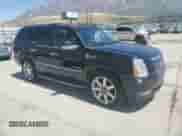 2014 Cadillac Escalade Luxury z VIN 1GYS4BEF1ER182908, wystawiony jako Copart lot #58026205 z przebiegiem 136 254 mil mil oraz Szkoda całkowita • Salvage title. Historia ofert i sprzedaży dostępna na DreamBid. Obrazek 4.