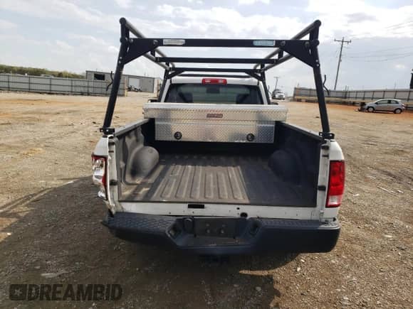 2018 Ram 1500 Tradesman z VIN 3C6JR6DT9JG291605, wystawiony jako Copart lot #51995945 z przebiegiem 83 946 mil mil oraz Szkoda całkowita • Salvage title. Historia ofert i sprzedaży dostępna na DreamBid. Obrazek 10.