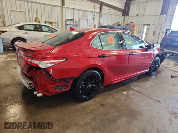 2020 Toyota Camry SE z VIN 4T1G11AK7LU343219, wystawiony jako Copart lot #81579865 z przebiegiem 112 634 mil mil oraz Nie do naprawy • Non repairable. Historia ofert i sprzedaży dostępna na DreamBid. Obrazek 3.