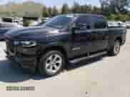 2025 Ram 1500 Big Horn z VIN 1C6RREFG8SN557170, wystawiony jako Copart lot #58267285 z przebiegiem 6 848 mil mil oraz Szkoda całkowita • Salvage title. Historia ofert i sprzedaży dostępna na DreamBid. Obrazek 1.