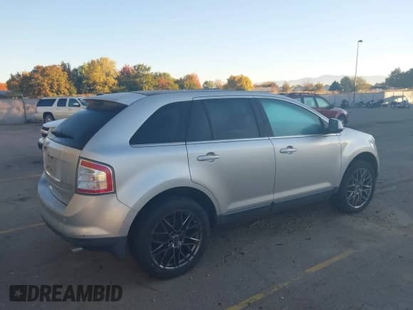 2010 Ford Edge Limited z VIN 2FMDK4KC5ABB45864, wystawiony jako IAAI lot #43500669 z przebiegiem 567 171 mil mil oraz . Historia ofert i sprzedaży dostępna na DreamBid. Obrazek 4.