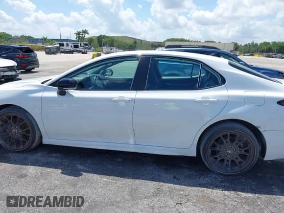 2023 Toyota Camry SE с VIN 4T1G11AK5PU093789, выставлен на аукционе IAAI как лот 41917924 с пробегом Не указан миль и . История ставок и продаж доступна на DreamBid. Изображение 14.