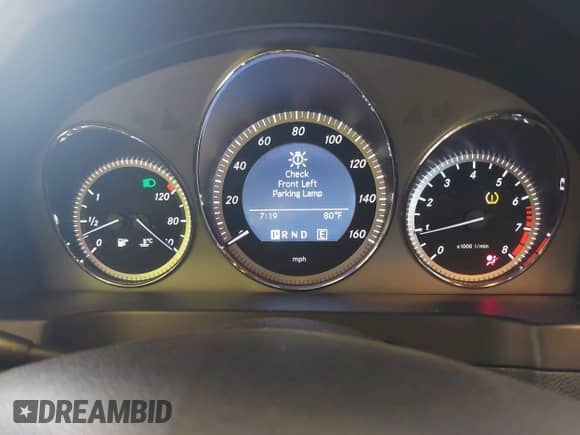2011 Mercedes-Benz C 300 Sport z VIN WDDGF8BB8BF531723, wystawiony jako IAAI lot #42970166 z przebiegiem 137 077 mil mil oraz . Historia ofert i sprzedaży dostępna na DreamBid. Obrazek 7.