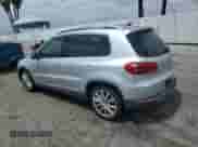 2013 Volkswagen Tiguan SE z VIN WVGAV3AX3DW612758, wystawiony jako Copart lot #53255775 z przebiegiem 121 681 mil mil oraz Czysty tytuł • Clean title. Historia ofert i sprzedaży dostępna na DreamBid. Obrazek 2.