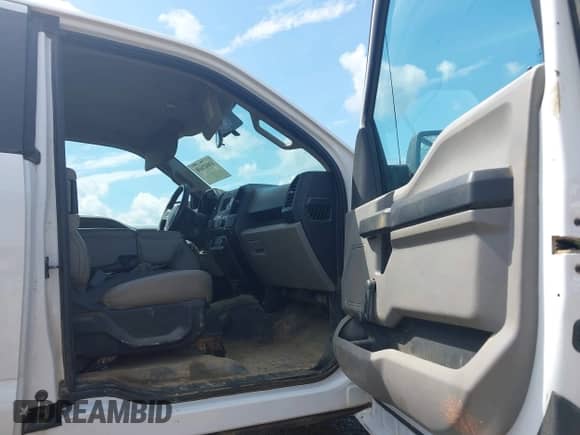 2015 Ford F-150 XL z VIN 1FTEX1CG0FFA13823, wystawiony jako IAAI lot #43047608 z przebiegiem 212 622 mil mil oraz . Historia ofert i sprzedaży dostępna na DreamBid. Obrazek 18.