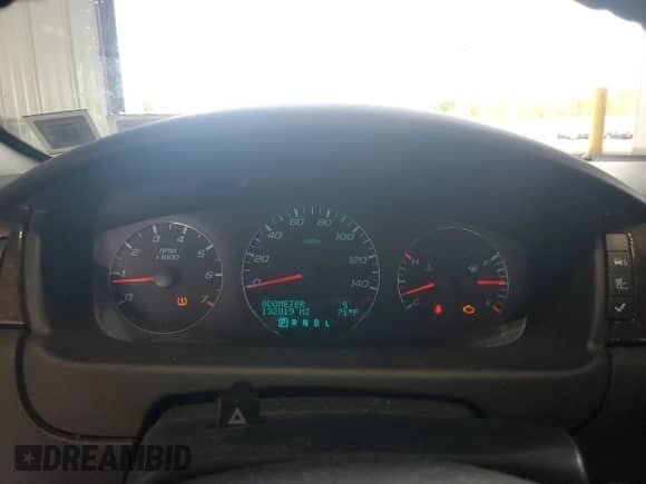 2012 Chevrolet Impala LTZ z VIN 2G1WC5E35C1235688, wystawiony jako Copart lot #83750805 z przebiegiem 132 019 mil mil oraz Szkoda całkowita • Salvage title. Historia ofert i sprzedaży dostępna na DreamBid. Obrazek 9.