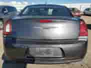 2019 Chrysler 300 Touring z VIN 2C3CCAAG6KH738698, wystawiony jako Copart lot #83997095 z przebiegiem 58 628 mil mil oraz Szkoda całkowita • Salvage title. Historia ofert i sprzedaży dostępna na DreamBid. Obrazek 6.