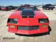 1992 Chevrolet Camaro RS z VIN 1G1FP23E8NL151594, wystawiony jako Copart lot #48551195 z przebiegiem 117 985 mil mil oraz Szkoda całkowita • Salvage title. Historia ofert i sprzedaży dostępna na DreamBid. Obrazek 5.